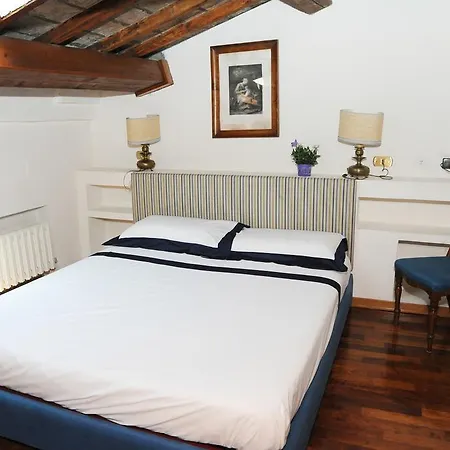 La Maison Du Charme Bed and Breakfast 3*